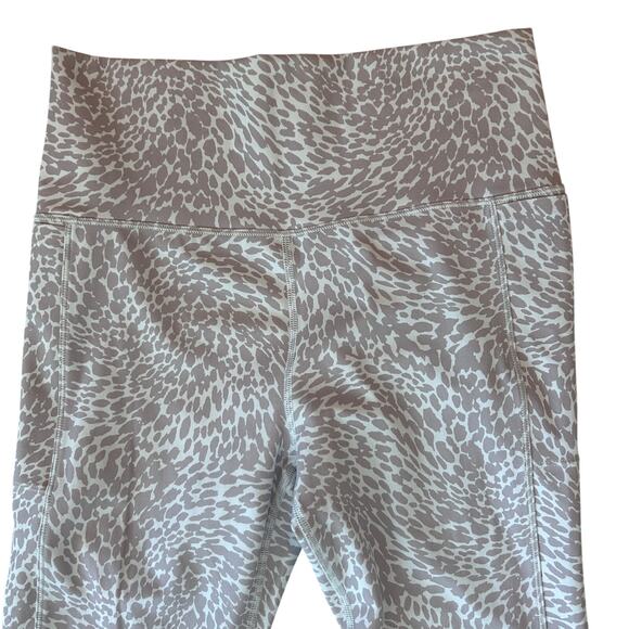 Vuori Studio Pocket Legging VW446 Tan and White Animal Print Womens Size Medium - Picture 2 of 4
